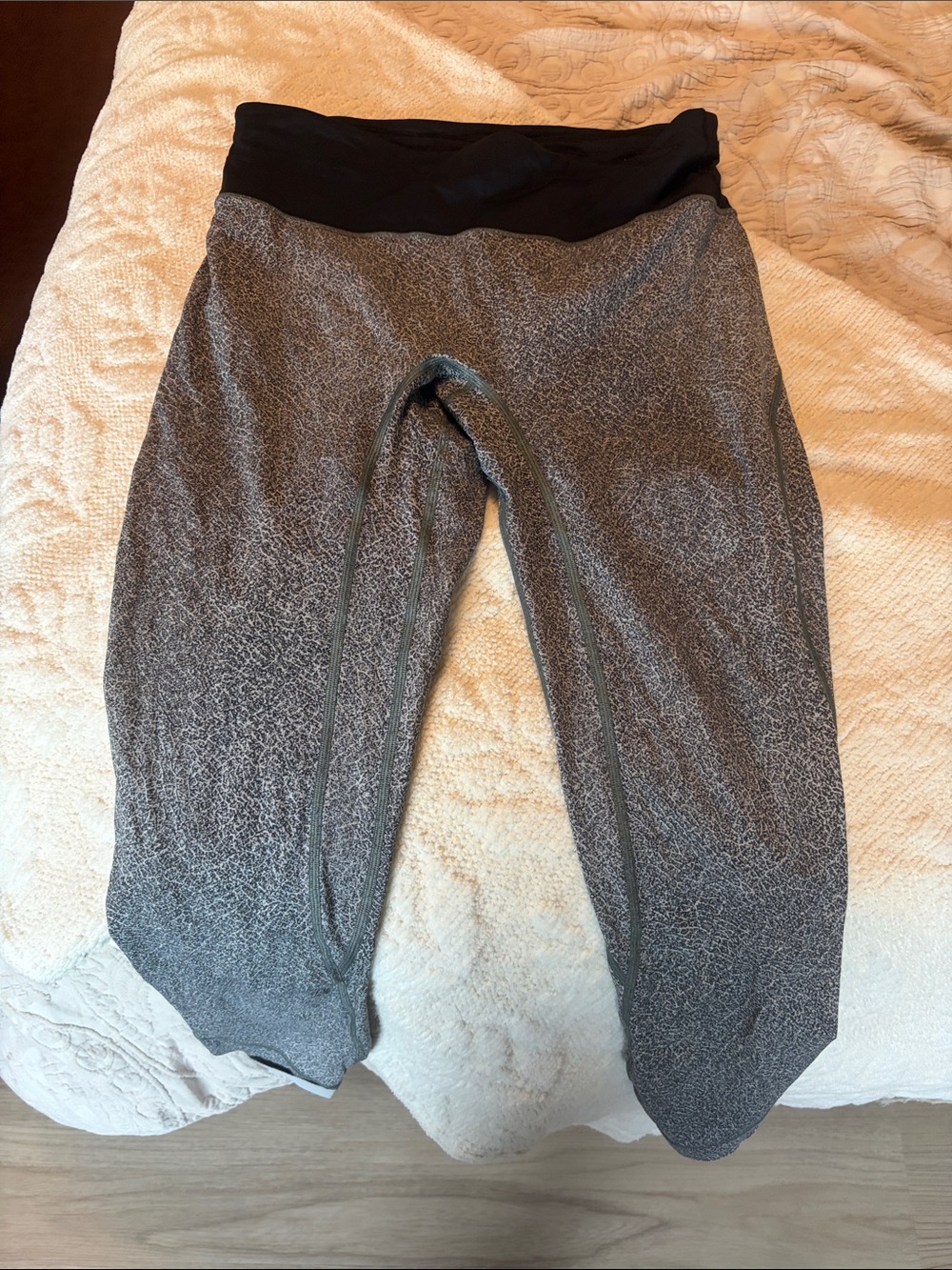 lululemon athletica Gray Heather Cropped Active Leggings with Black Waistband